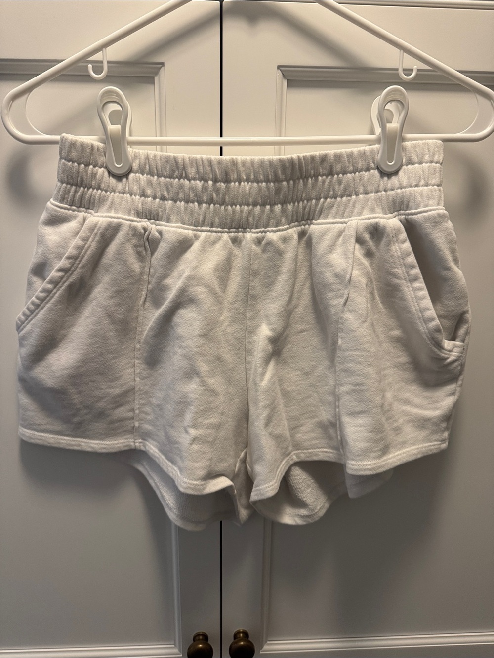 Gilly Hicks Women’s White Elastic-Waist Casual Shorts